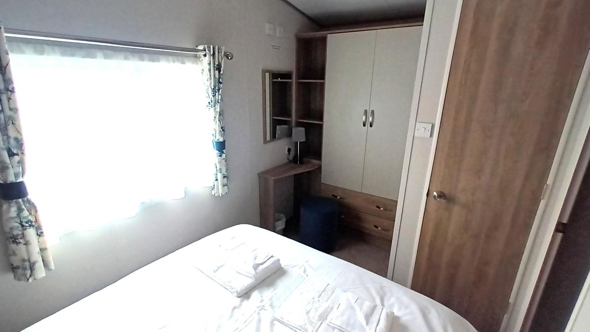 Suki - Up To 6 Berth Cabin, New. Tain Exterior photo